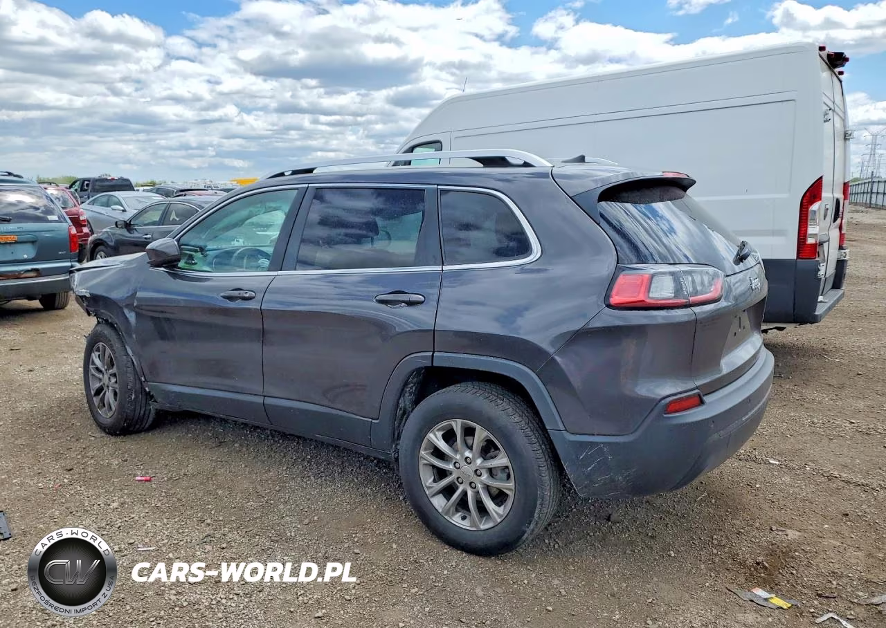 2019 Jeep Cherokee Latitude Plus VIN:1C4PJLLB5KD317827 - 2