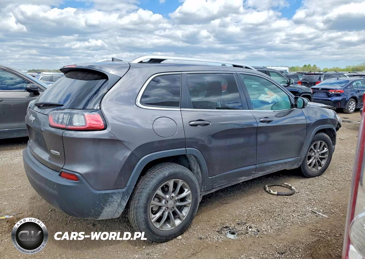 2019 Jeep Cherokee Latitude Plus VIN:1C4PJLLB5KD317827 - 3