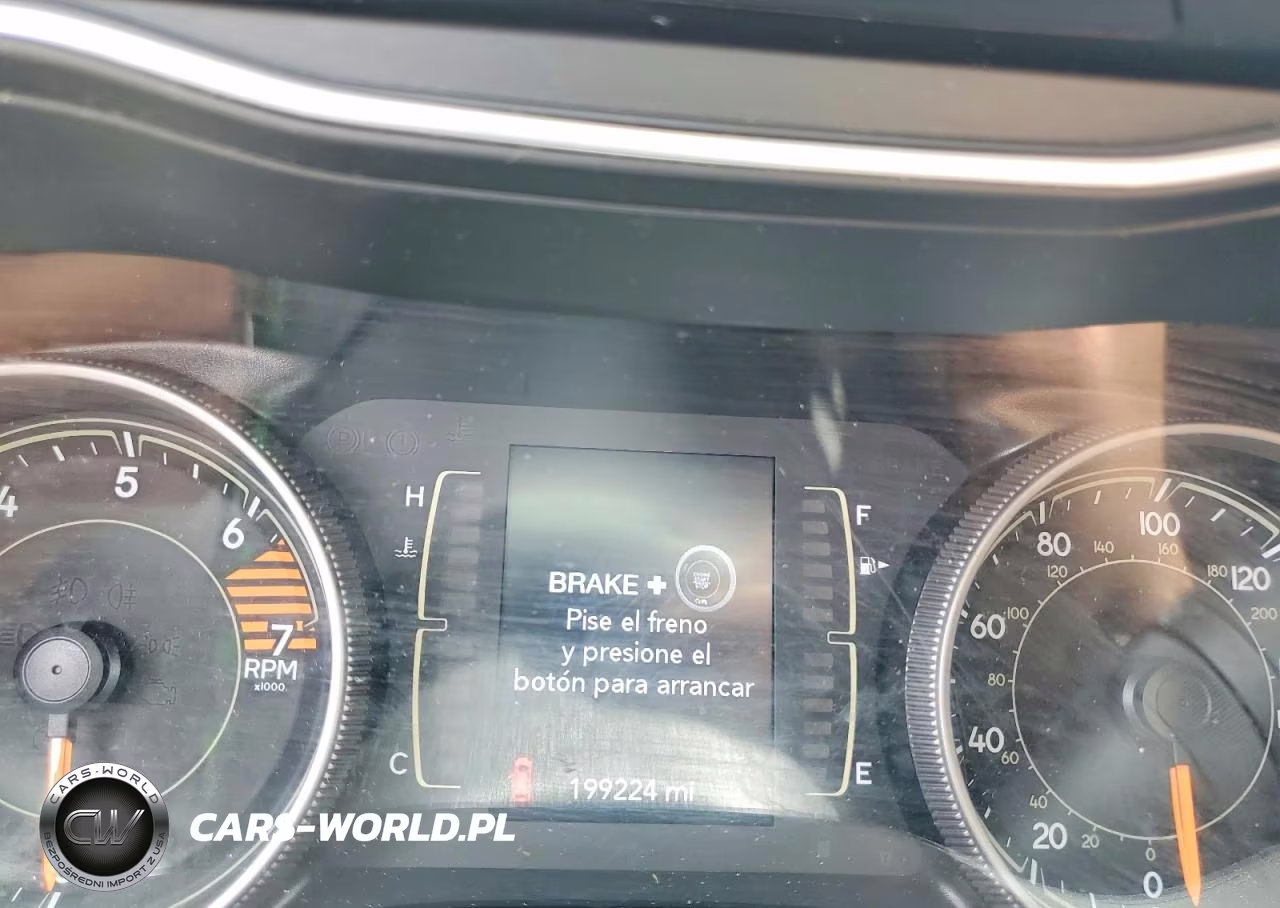 2019 Jeep Cherokee Latitude Plus VIN:1C4PJLLB5KD317827 - 9