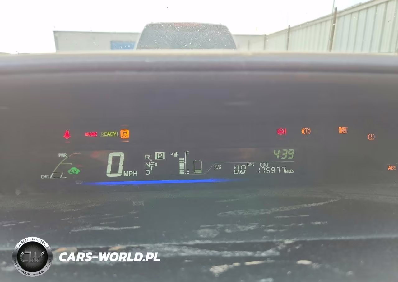 2015 Toyota Prius V Two VIN:JTDZN3EU1FJ036188 - 9