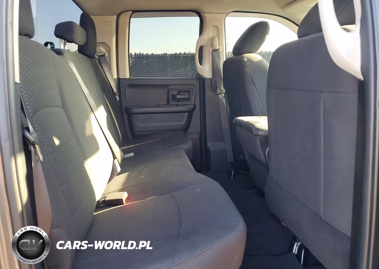 2019 Ram 1500 Classic Tradesman VIN:1C6RR6FG6KS555425 - 10