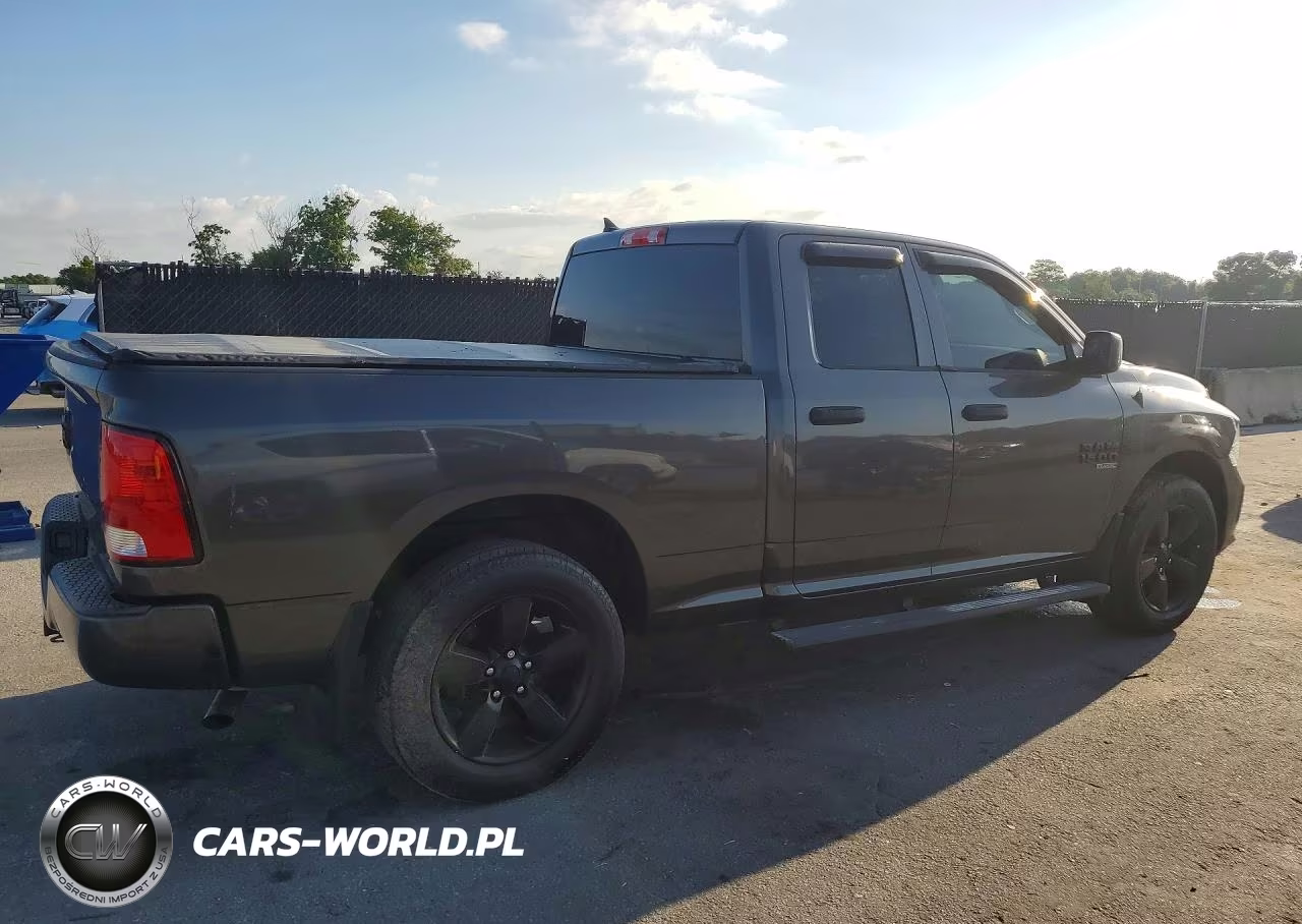 2019 Ram 1500 Classic Tradesman VIN:1C6RR6FG6KS555425 - 3