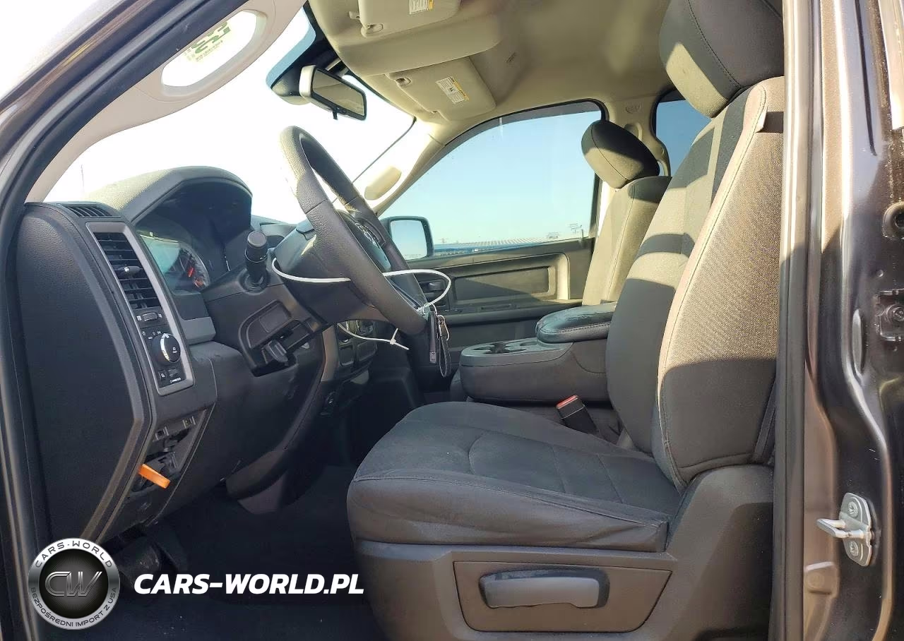2019 Ram 1500 Classic Tradesman VIN:1C6RR6FG6KS555425 - 7