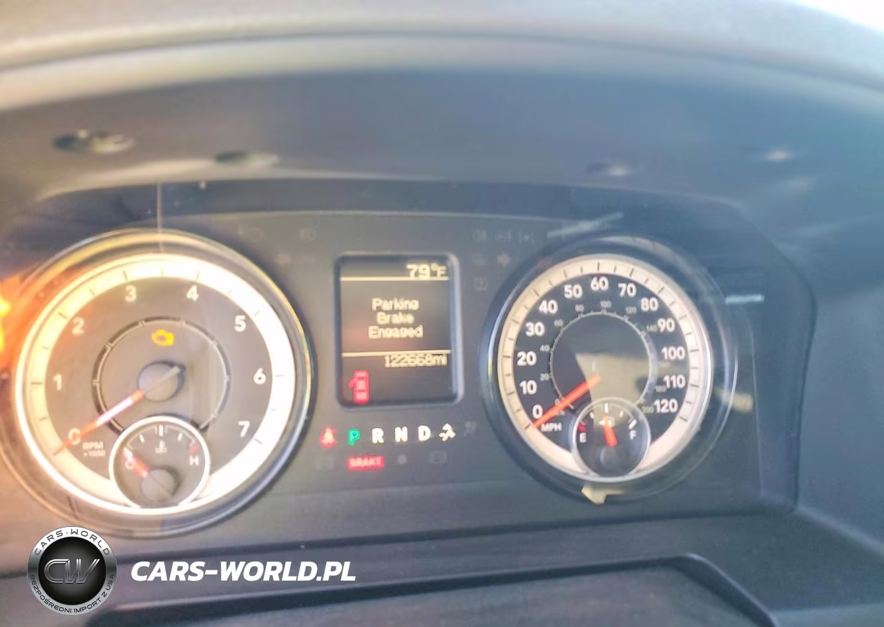 2019 Ram 1500 Classic Tradesman VIN:1C6RR6FG6KS555425 - 9