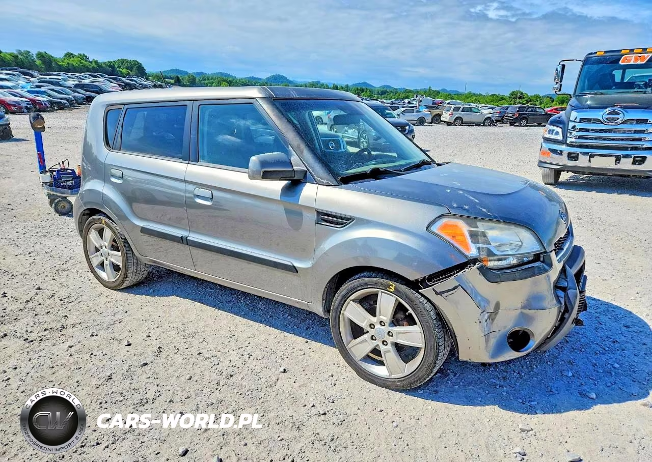 2010 Kia Soul + VIN:KNDJT2A2XA7177252 - 4