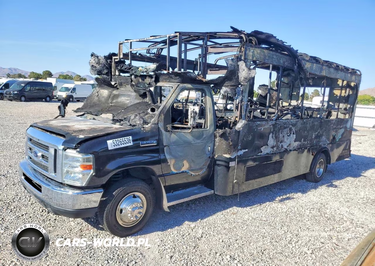 2010 Ford Econoline E450 Super Duty Cutaway Van