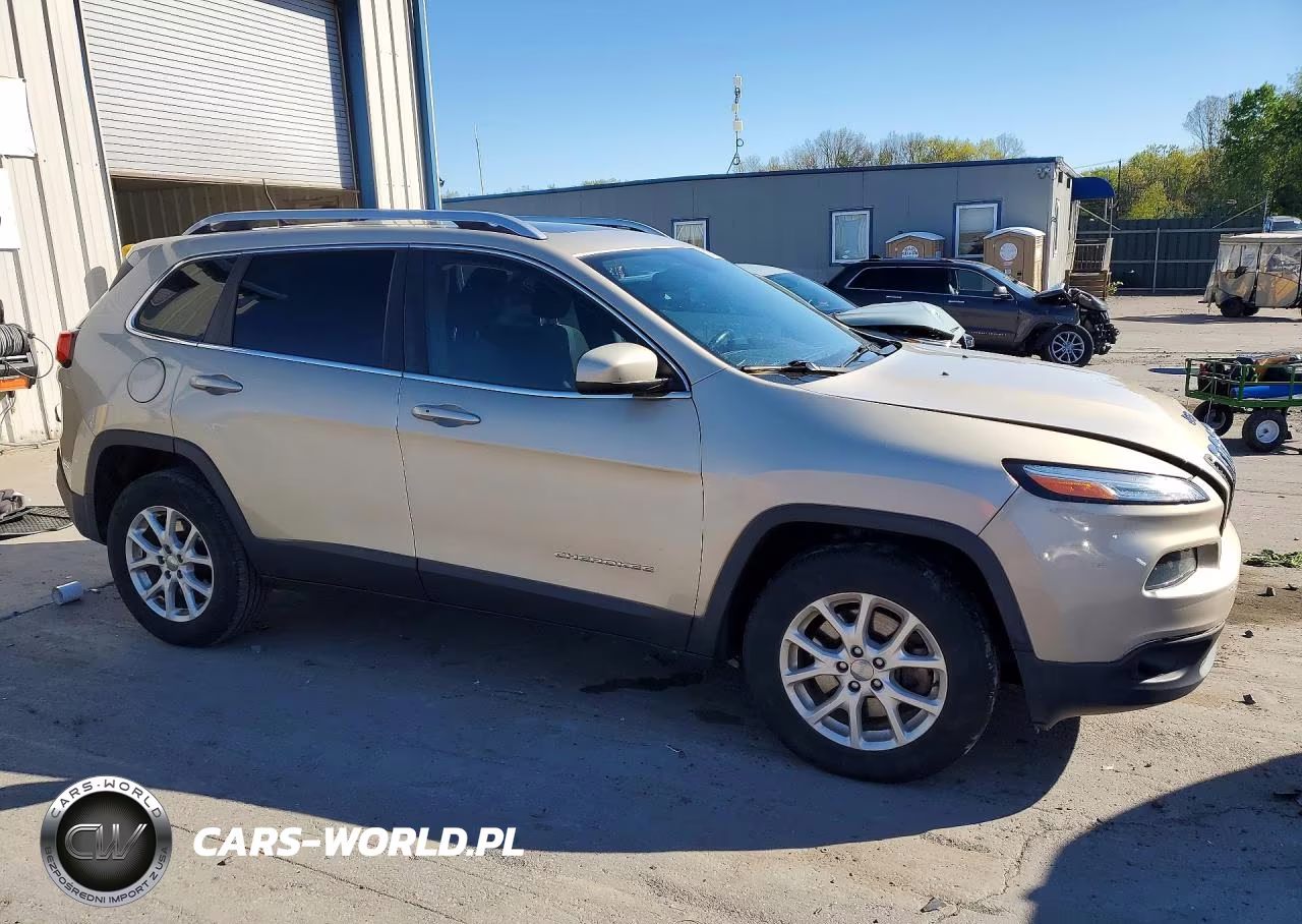 2015 Jeep Cherokee Latitude VIN:1C4PJMCS0FW501265 - 4