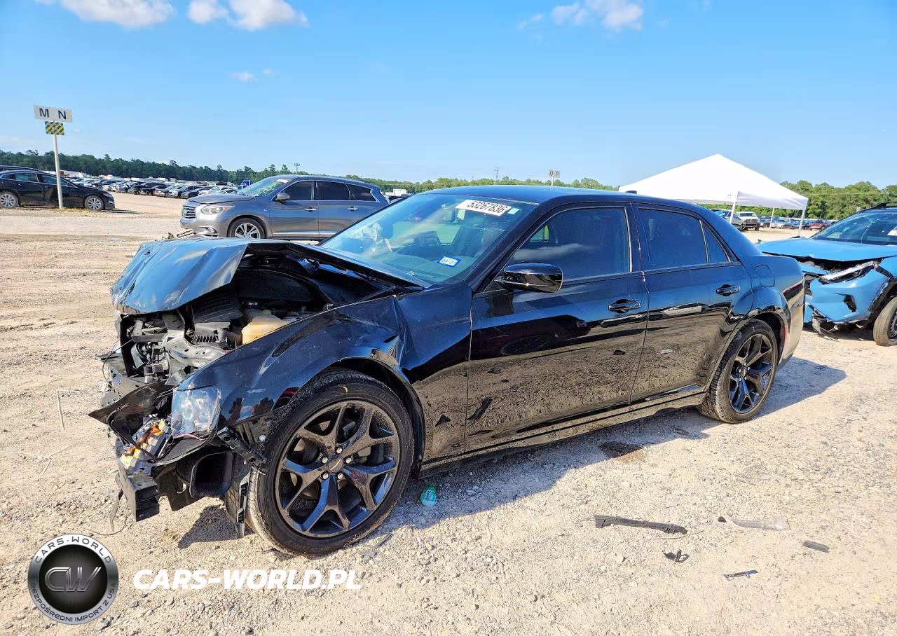 2021 Chrysler 300 Touring – zdjęcie 1 z 13