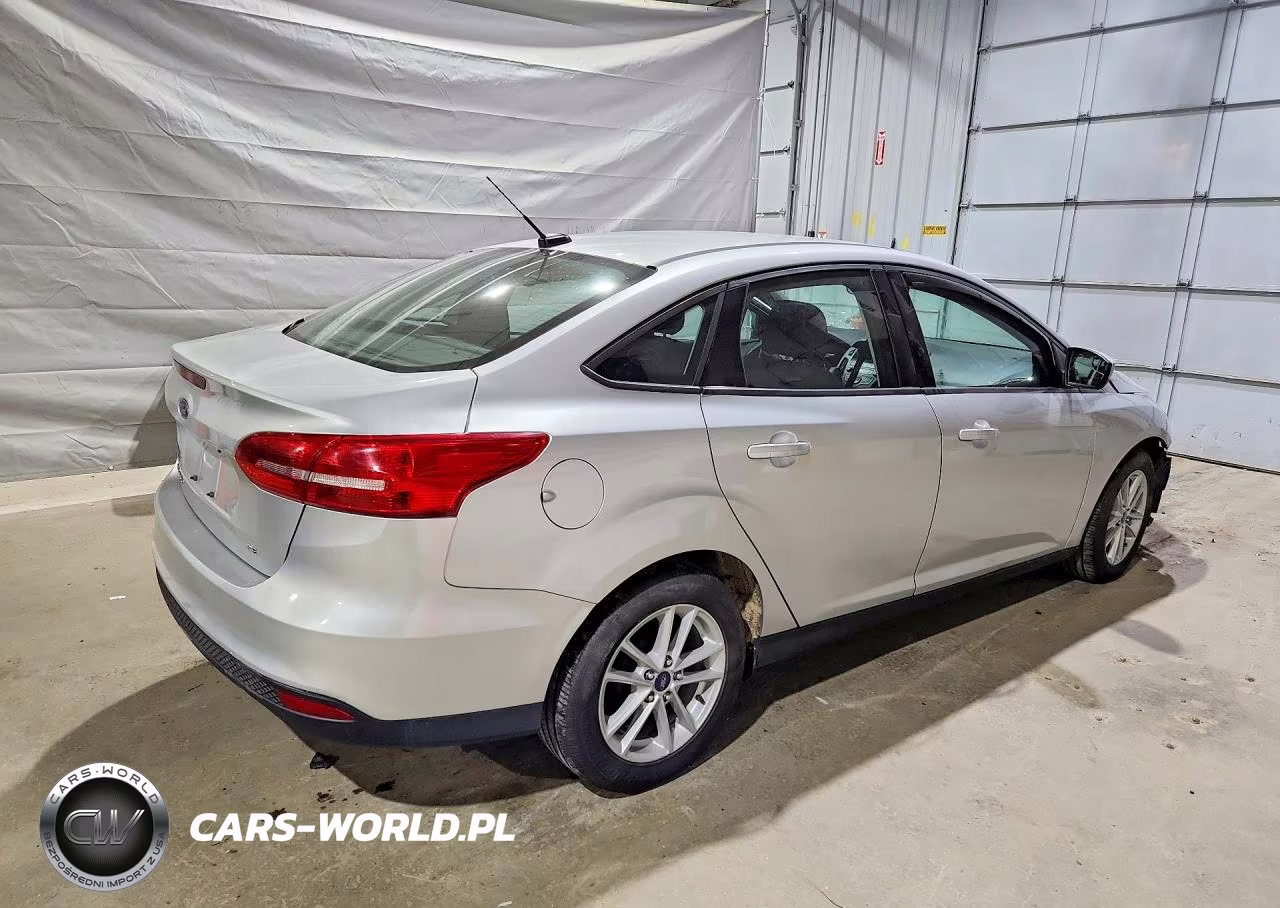 2018 Ford Focus Se VIN:1FADP3F27JL207479 - 3