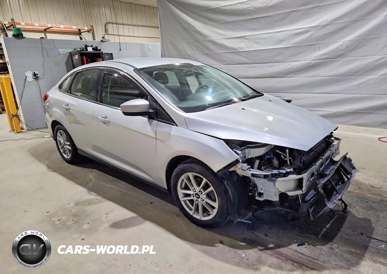 2018 Ford Focus Se VIN:1FADP3F27JL207479 - 4