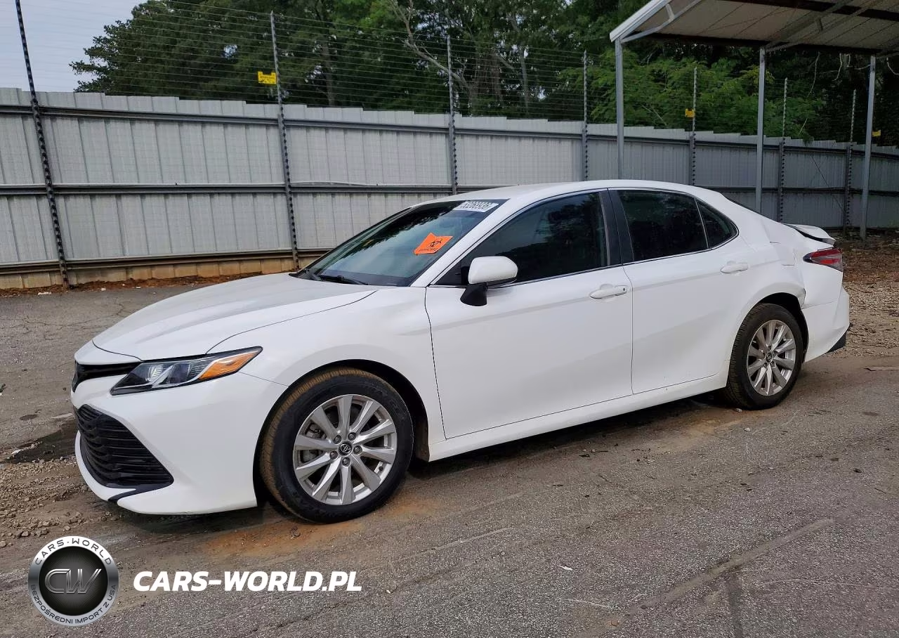 2020 Toyota Camry Le – zdjęcie 1 z 12