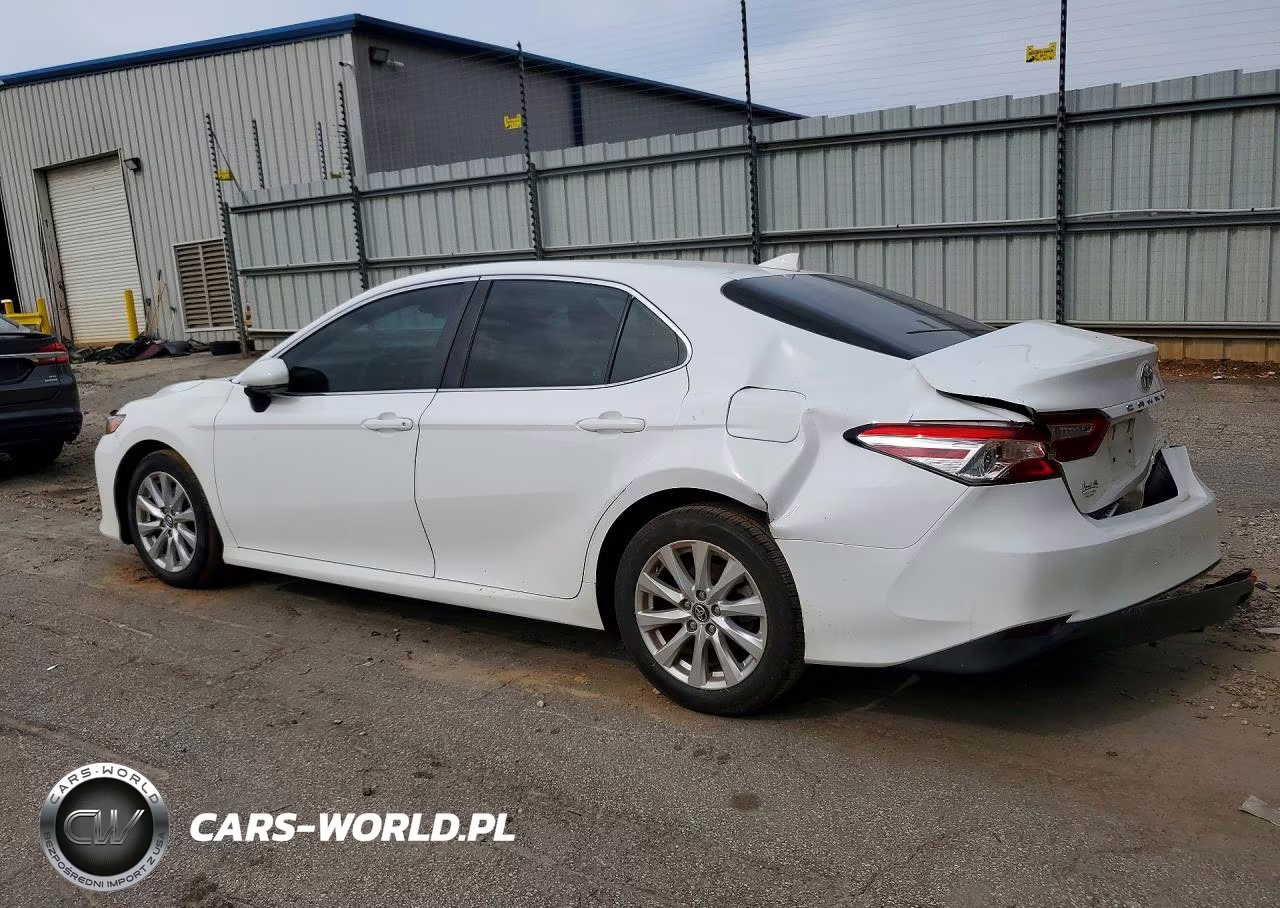 2020 Toyota Camry Le VIN:4T1C11AK2LU923864 - 2