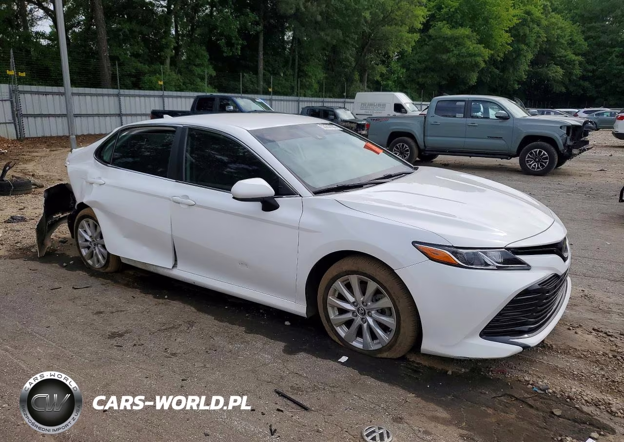 2020 Toyota Camry Le VIN:4T1C11AK2LU923864 - 4