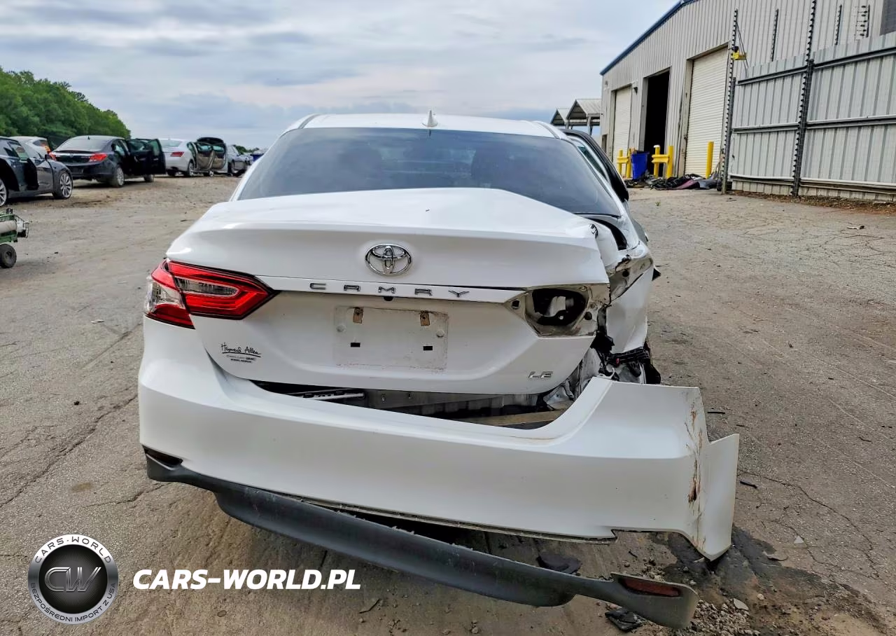 2020 Toyota Camry Le VIN:4T1C11AK2LU923864 - 6