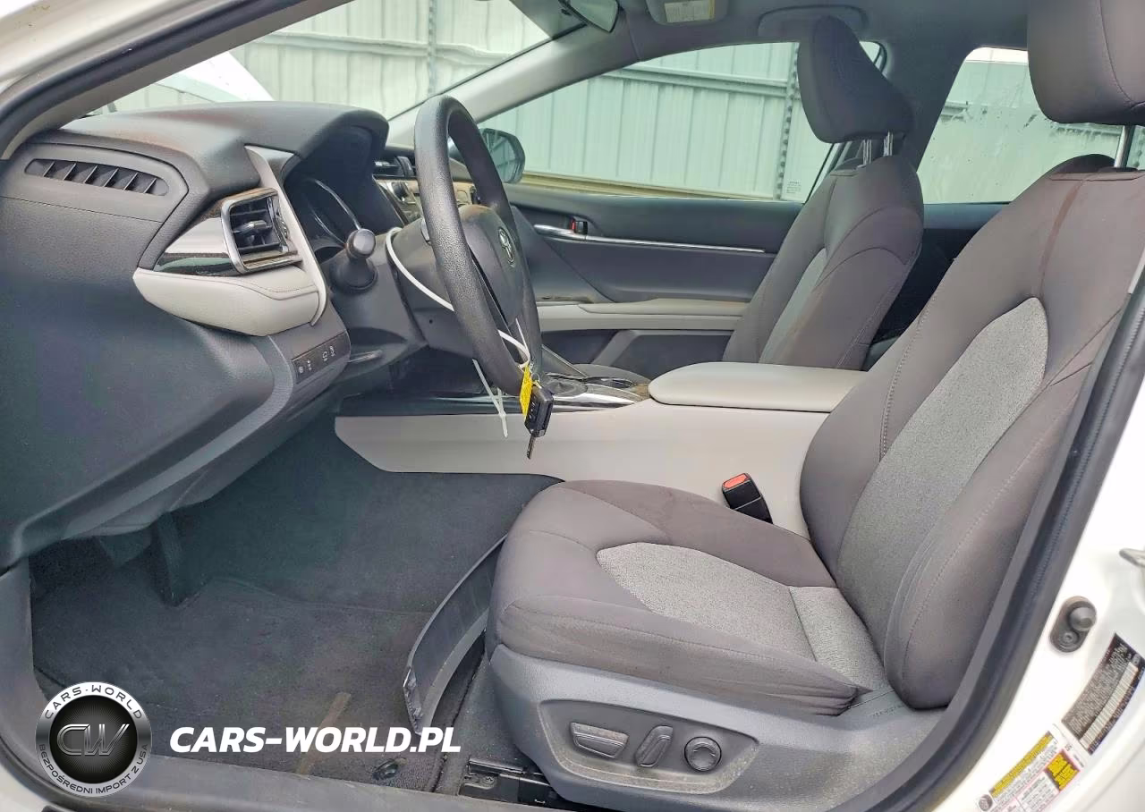 2020 Toyota Camry Le VIN:4T1C11AK2LU923864 - 7