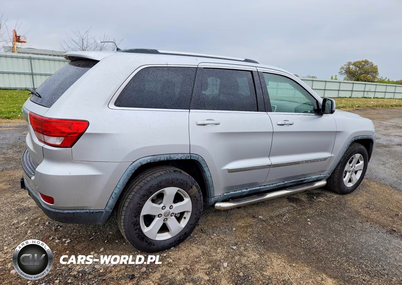 2011 Jeep Grand Cherokee Laredo VIN:1J4RR4GT0BC538682 - 3