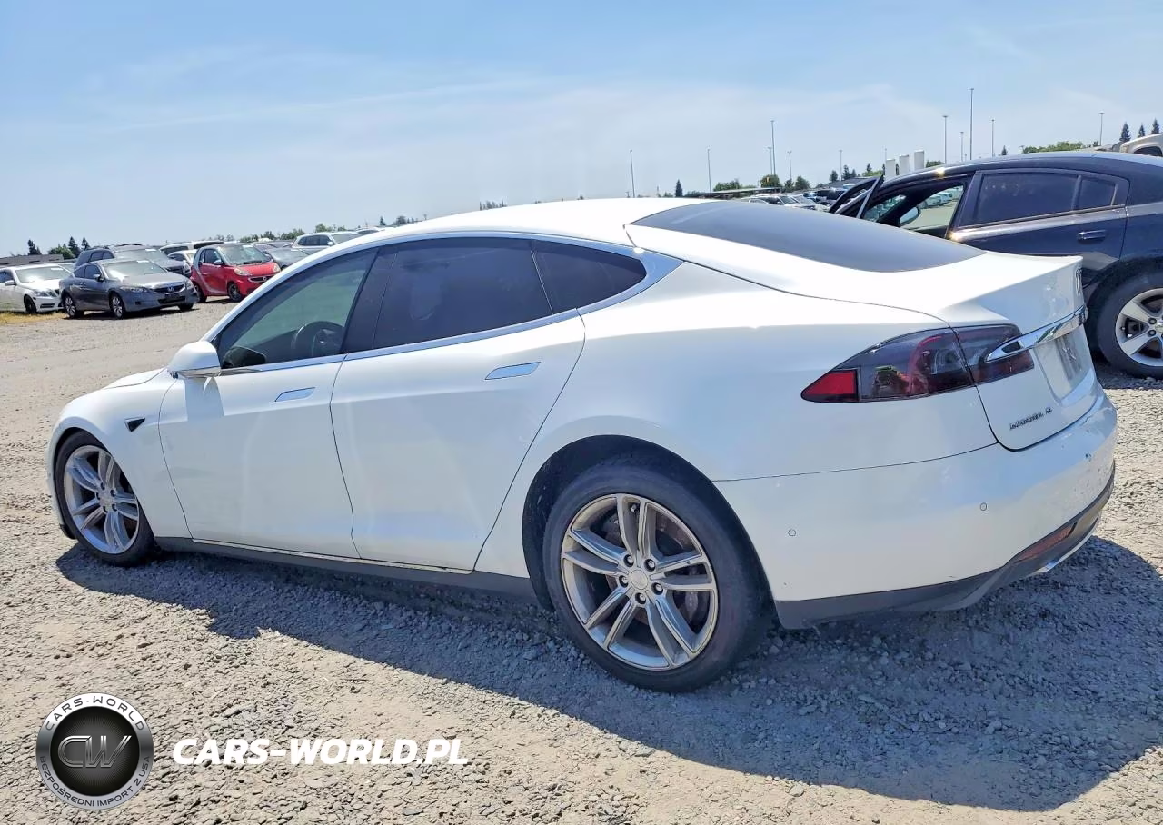 2015 Tesla Model S VIN:5YJSA1E10FF114054 - 2