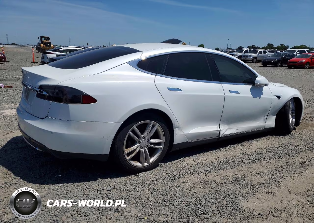 2015 Tesla Model S VIN:5YJSA1E10FF114054 - 3