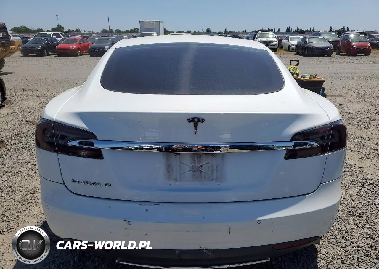 2015 Tesla Model S VIN:5YJSA1E10FF114054 - 6