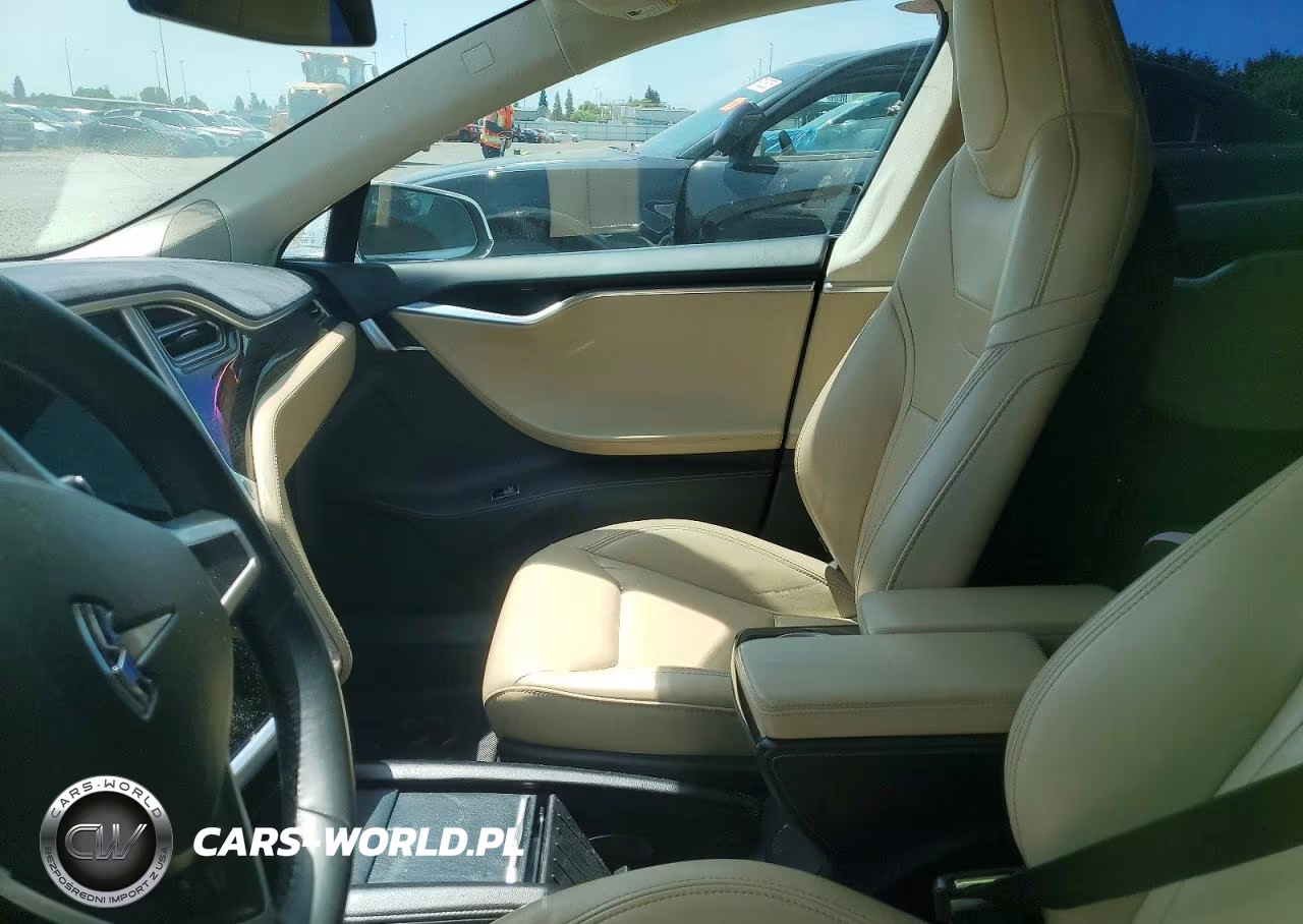 2015 Tesla Model S VIN:5YJSA1E10FF114054 - 7