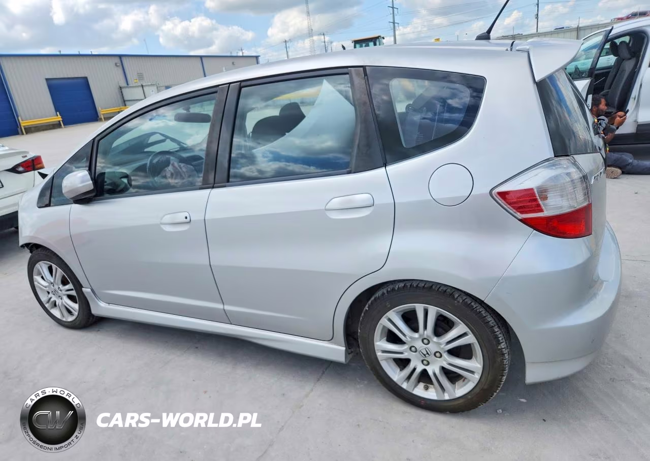 2011 Honda Fit Sport VIN:JHMGE8H52BS003891 - 2