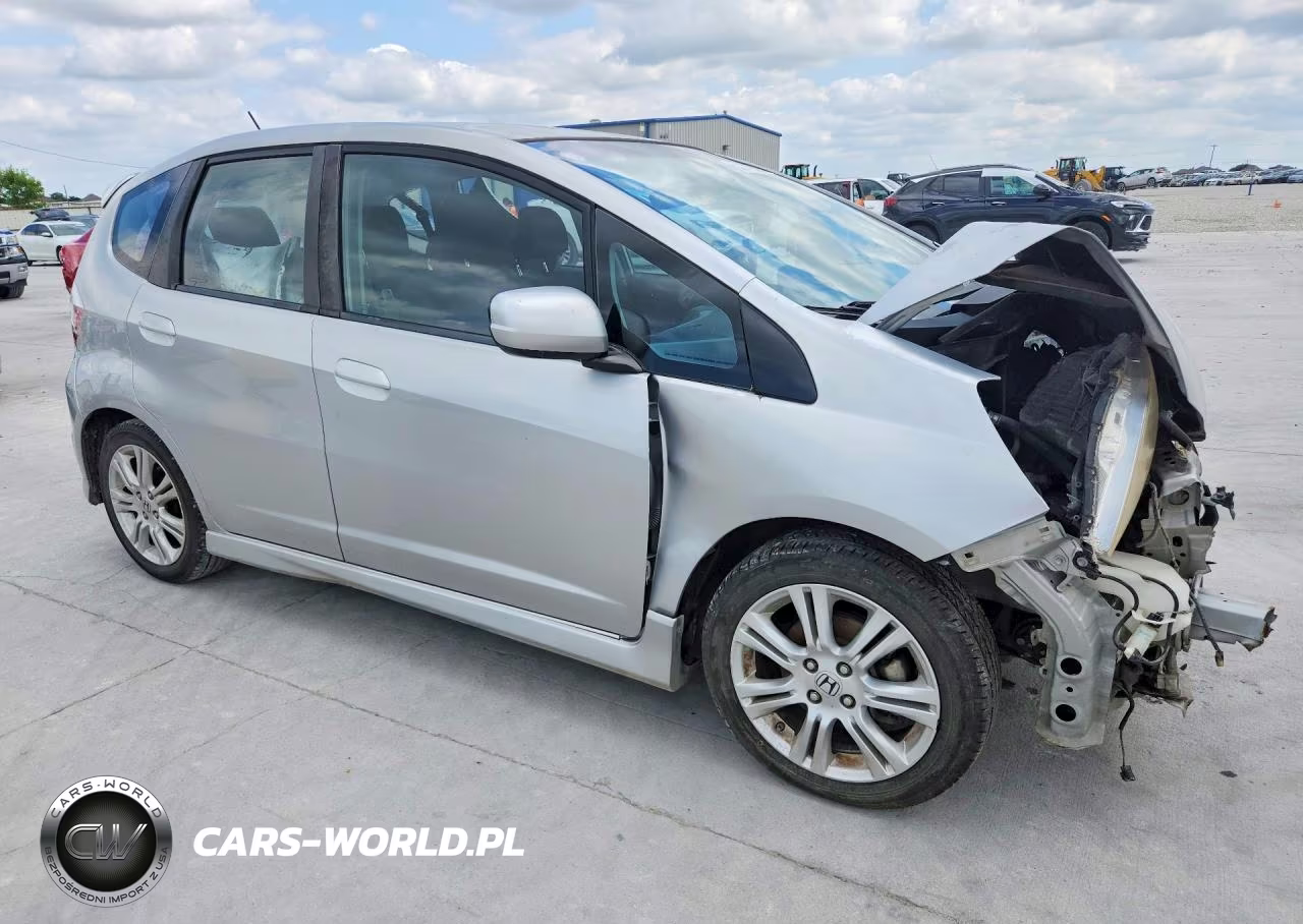 2011 Honda Fit Sport VIN:JHMGE8H52BS003891 - 4