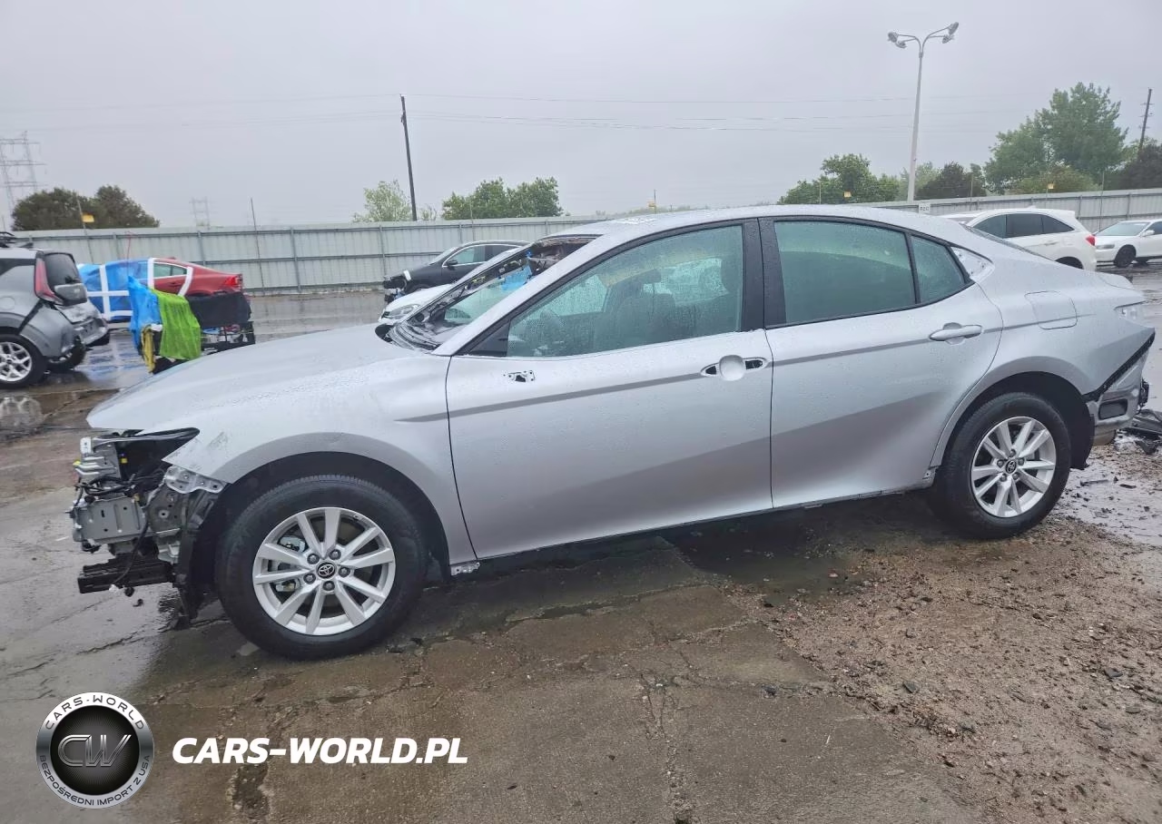 2025 Toyota Camry Le – zdjęcie 1 z 13