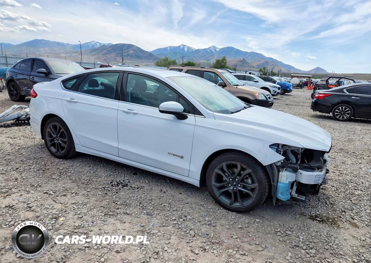 2018 Ford Fusion Se Hybrid VIN:3FA6P0LU3JR241871 - 4