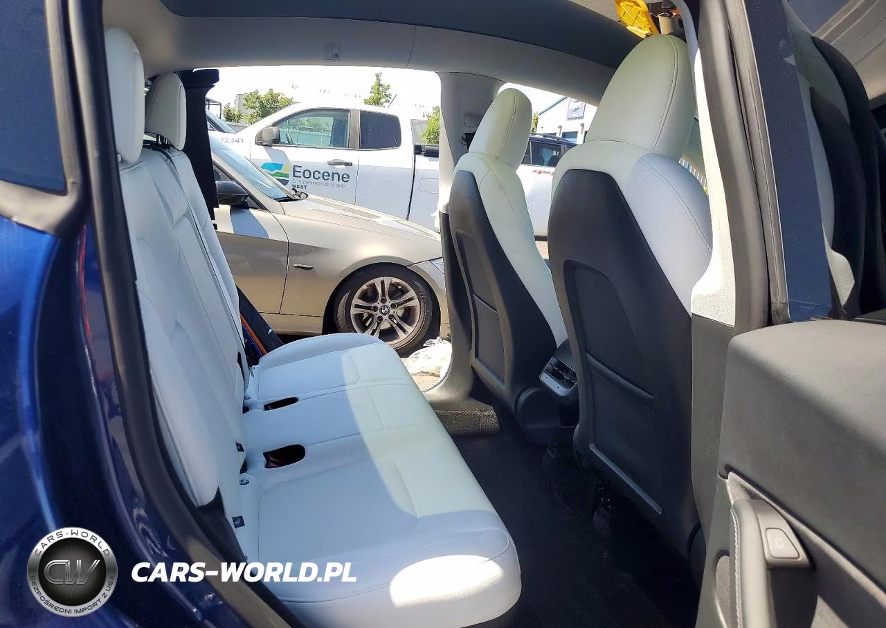 2025 Tesla Model Y VIN:7SAYGDED4SF278781 - 11