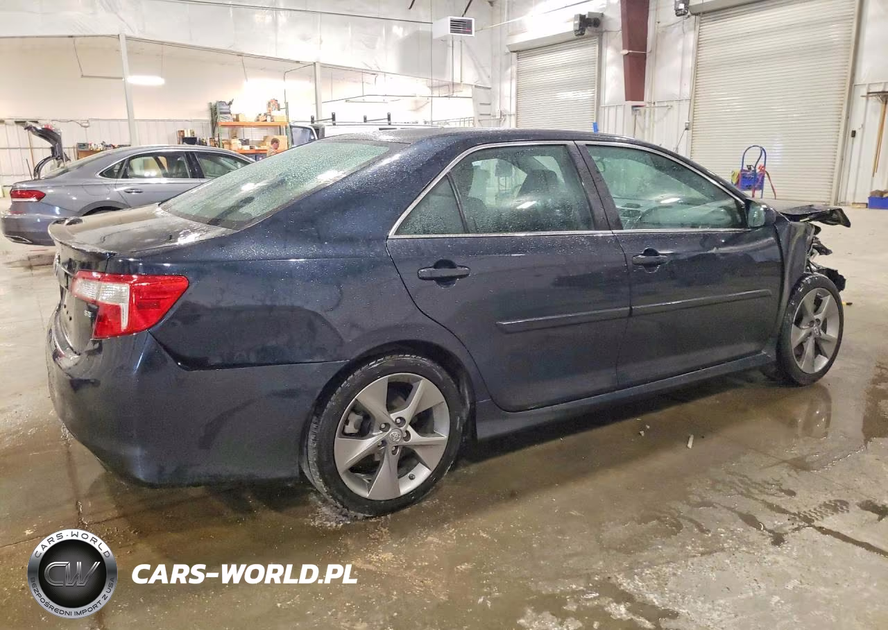 2014 Toyota Camry Se Sport VIN:4T1BF1FK3EU349090 - 3