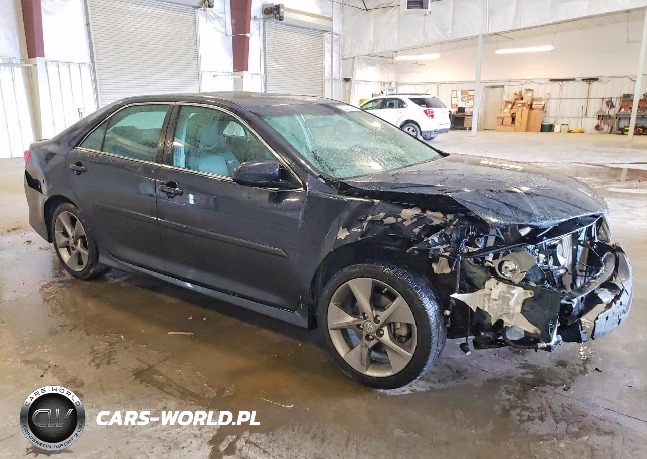 2014 Toyota Camry Se Sport VIN:4T1BF1FK3EU349090 - 4