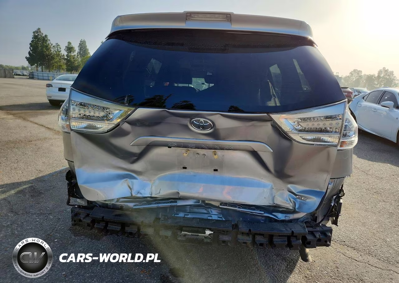 2018 Toyota Sienna Se Premium 8-Passenger VIN:5TDXZ3DC8JS935212 - 6