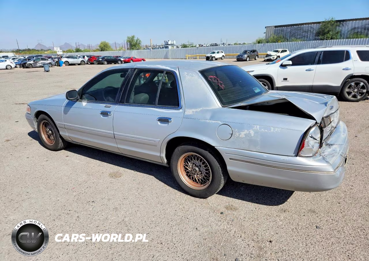 2000 Ford Crown Victor VIN:2FAFP74W0YX214325 - 2
