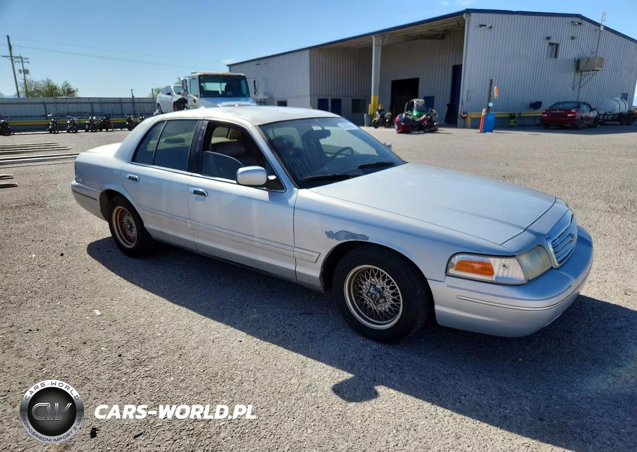 2000 Ford Crown Victor VIN:2FAFP74W0YX214325 - 4