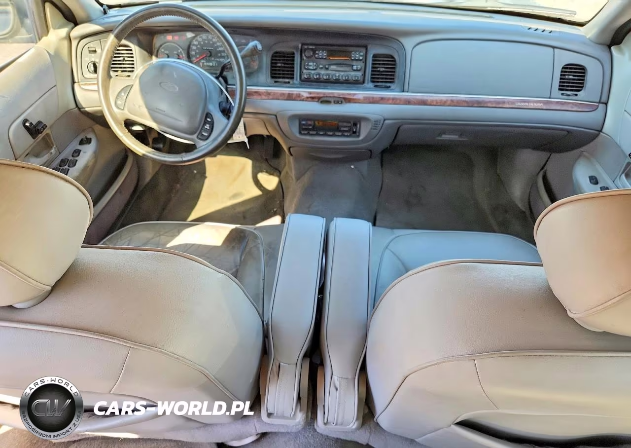 2000 Ford Crown Victor VIN:2FAFP74W0YX214325 - 8