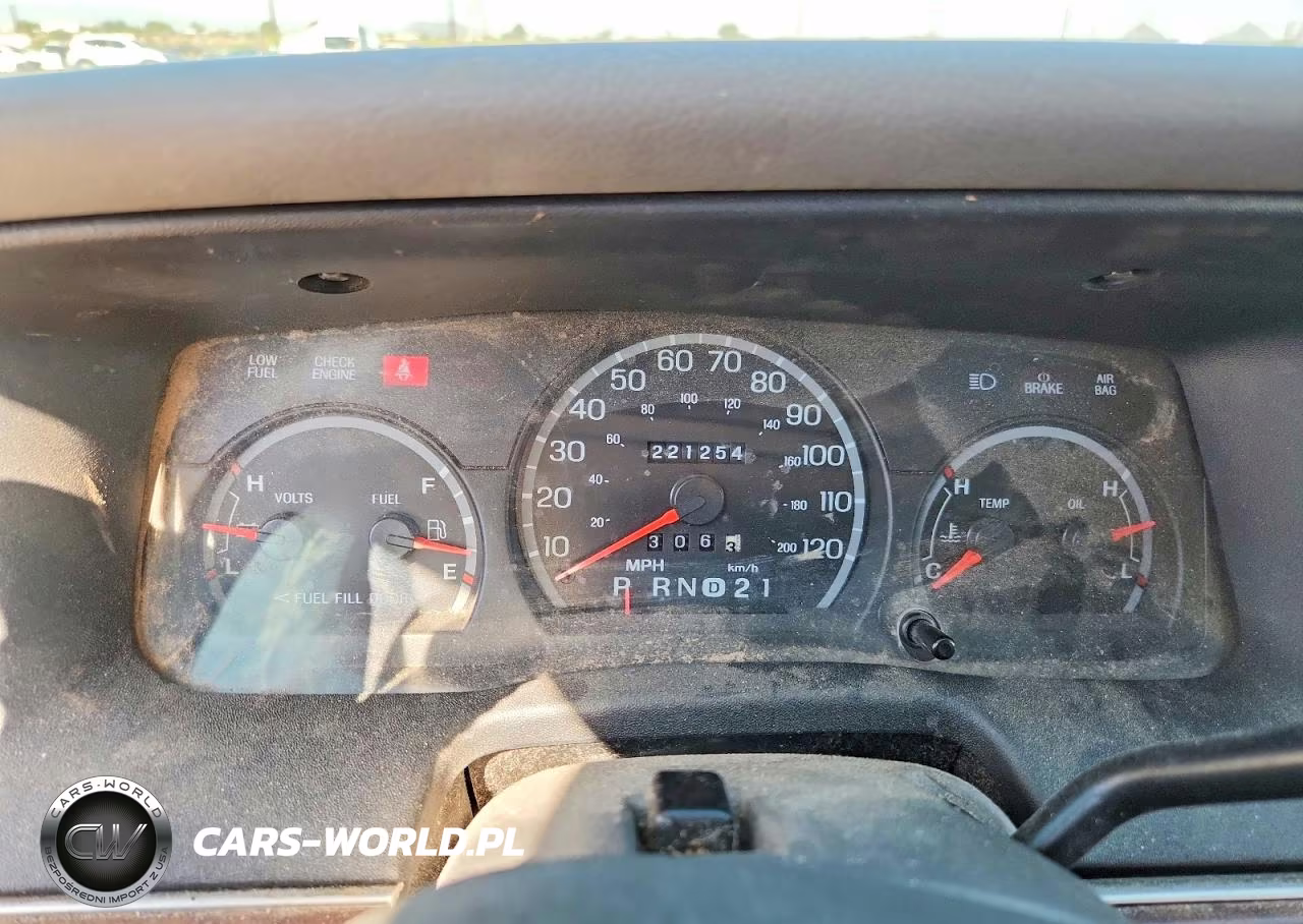 2000 Ford Crown Victor VIN:2FAFP74W0YX214325 - 9