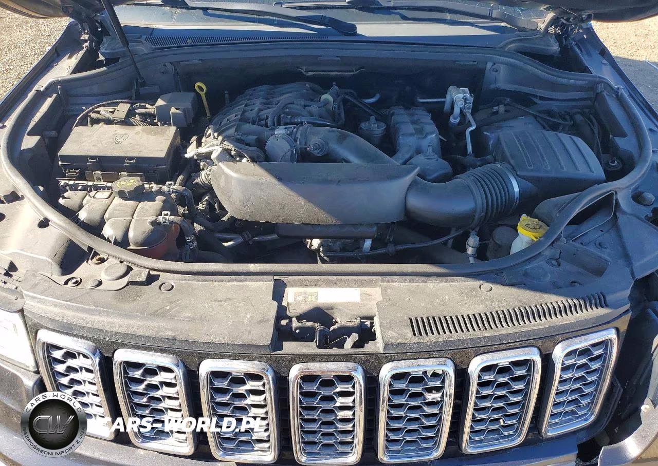 2018 Jeep Grand Cherokee Overland VIN:1C4RJFCG4JC135725 - 11