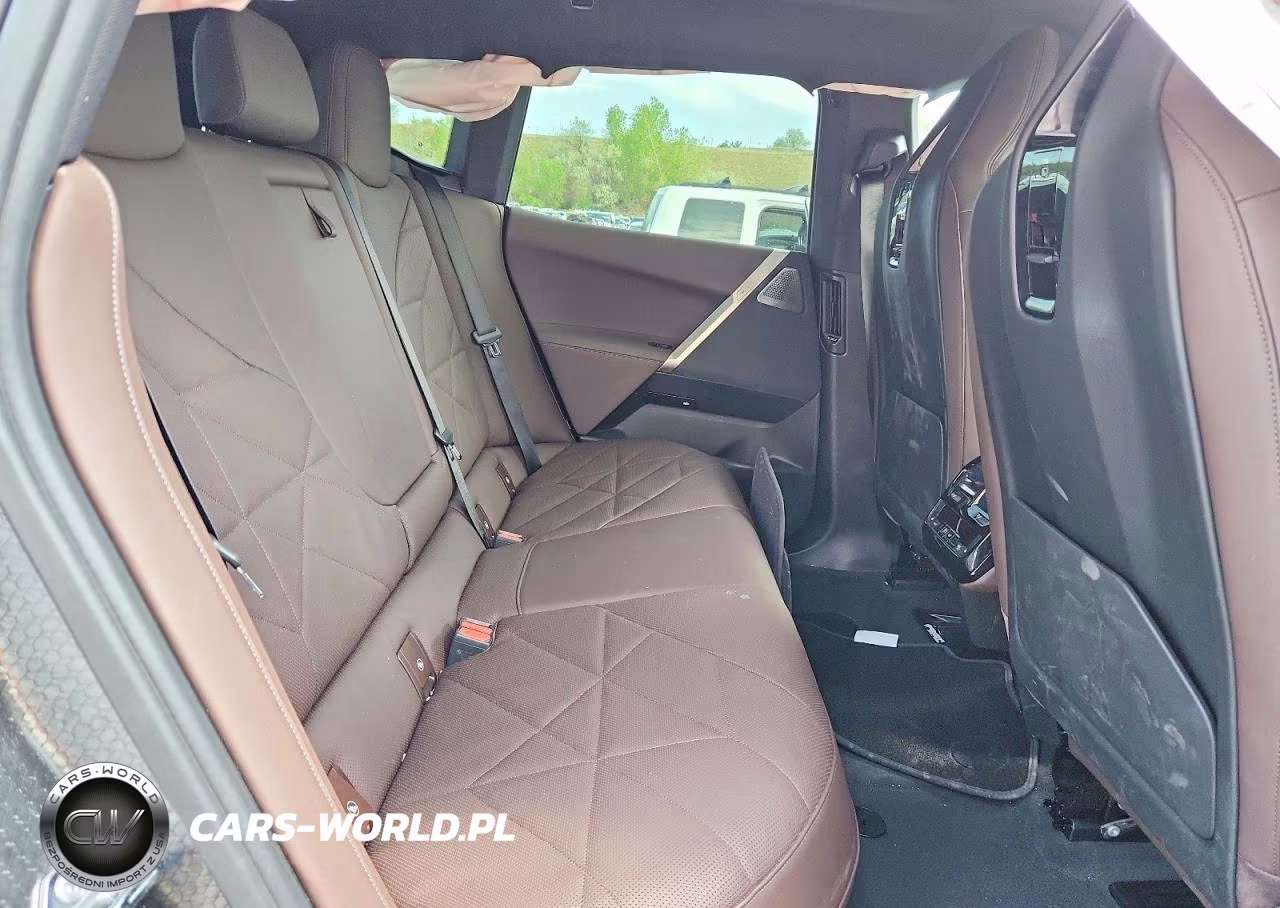 2025 BMW Ix xDrive50 VIN:WB523CF08SCU58827 - 11