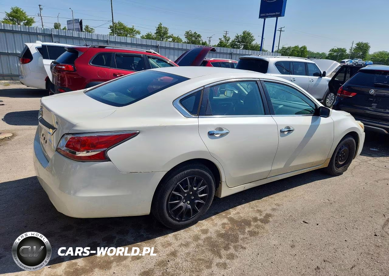 2015 Nissan Altima 2.5 S VIN:1N4AL3AP2FN334413 - 3