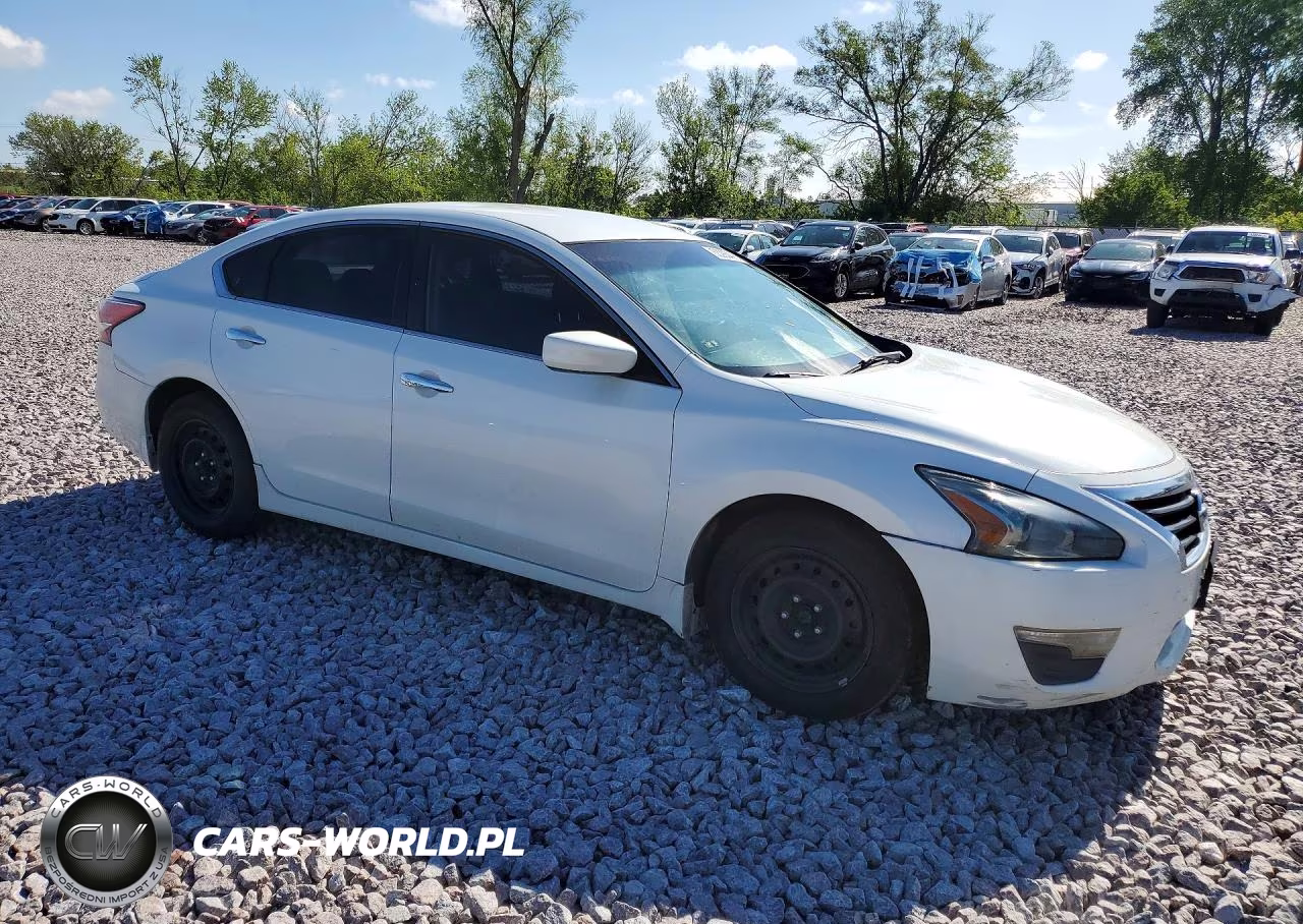 2014 Nissan Altima 2.5 S VIN:1N4AL3AP0EN210395 - 4
