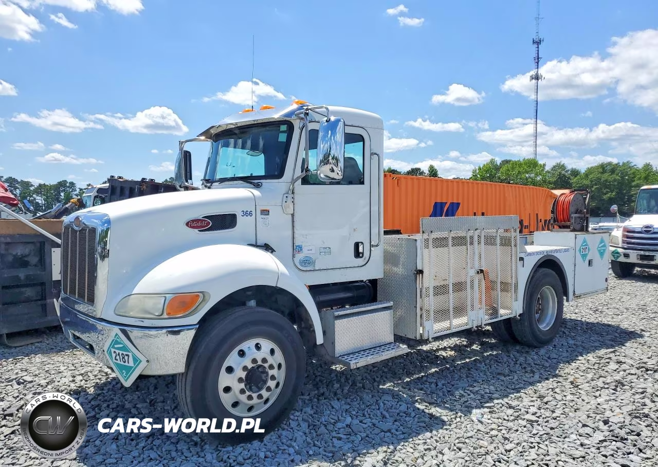 2016 Peterbilt 337 Utility - Service Truck