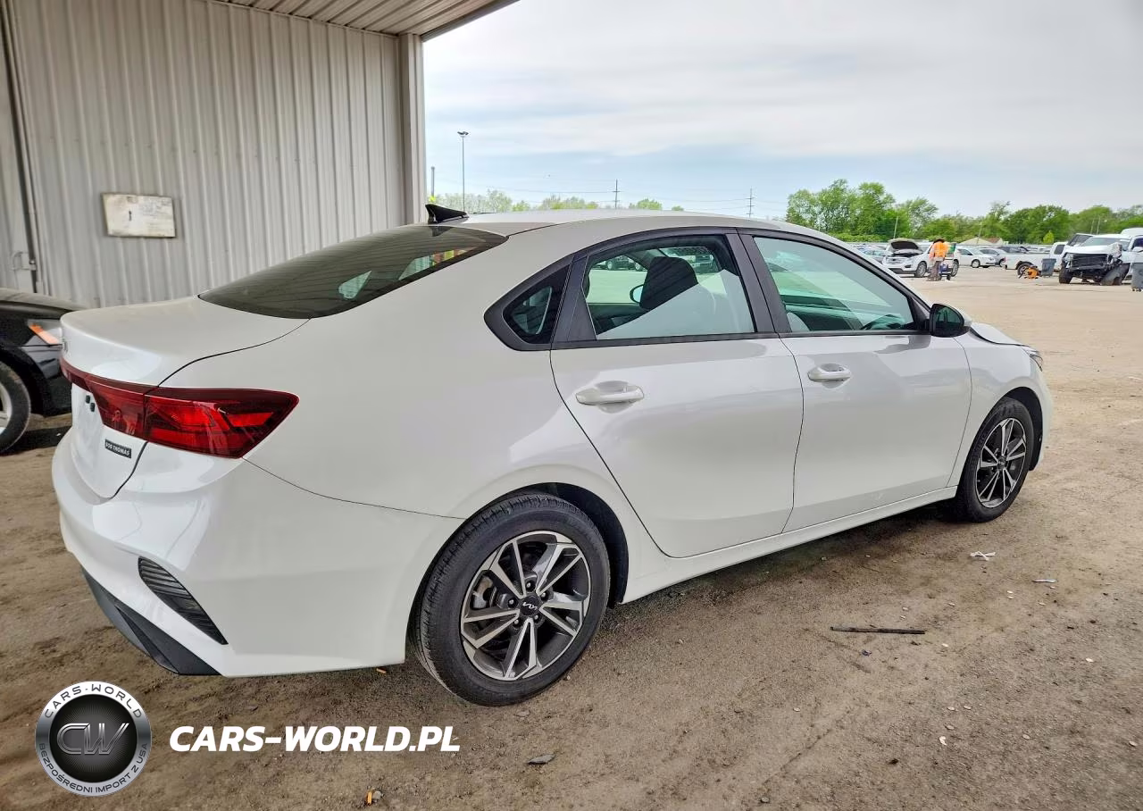 2023 Kia Forte Lxs VIN:3KPF24AD8PE567314 - 3