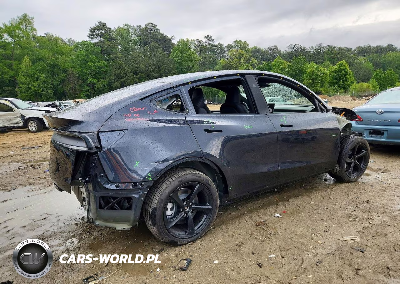 2026 Tesla Model Y VIN:7SAYGDED8TA661329 - 3