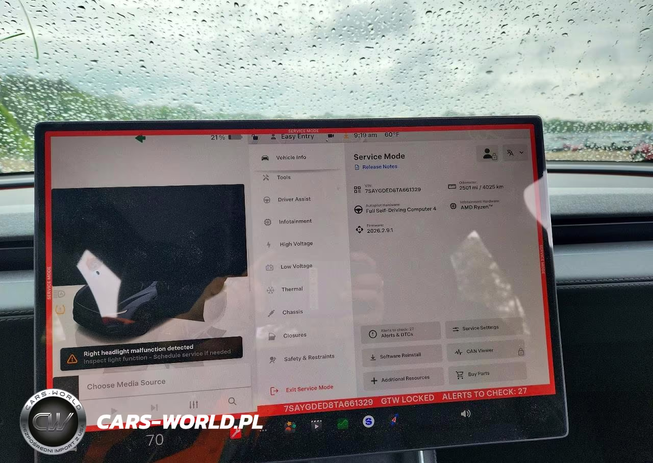 2026 Tesla Model Y VIN:7SAYGDED8TA661329 - 9