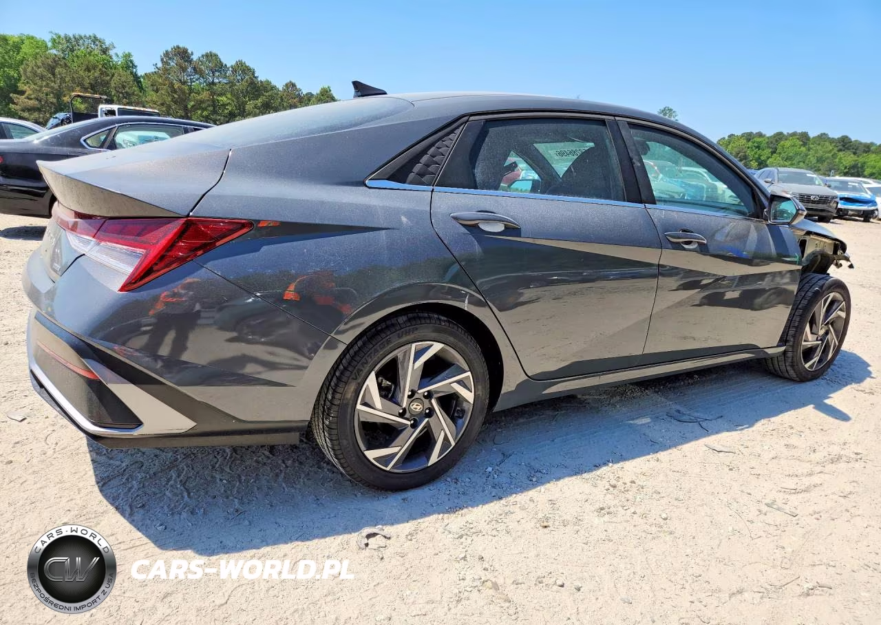 2025 Hyundai Elantra Limited VIN:KMHLN4DJ9SU121724 - 3
