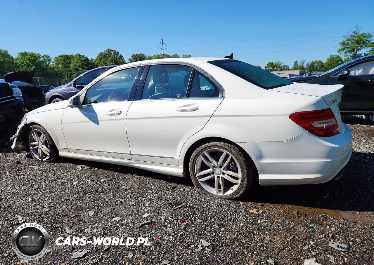 2014 Mercedes-Benz C 300 4Matic VIN:WDDGF8AB7ER305435 - 2