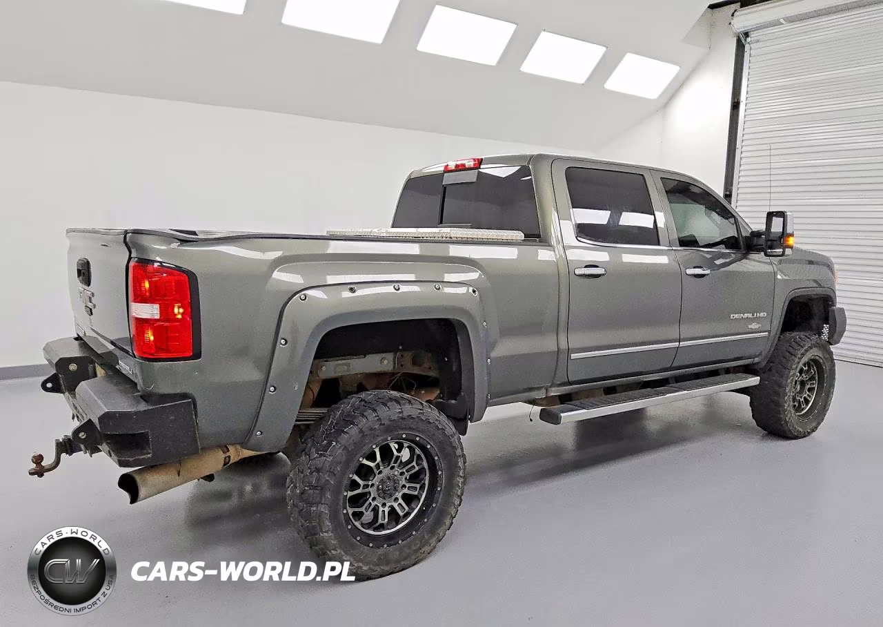 2018 GMC Sierra K2500 Denali VIN:1GT12UEY1JF211291 - 3