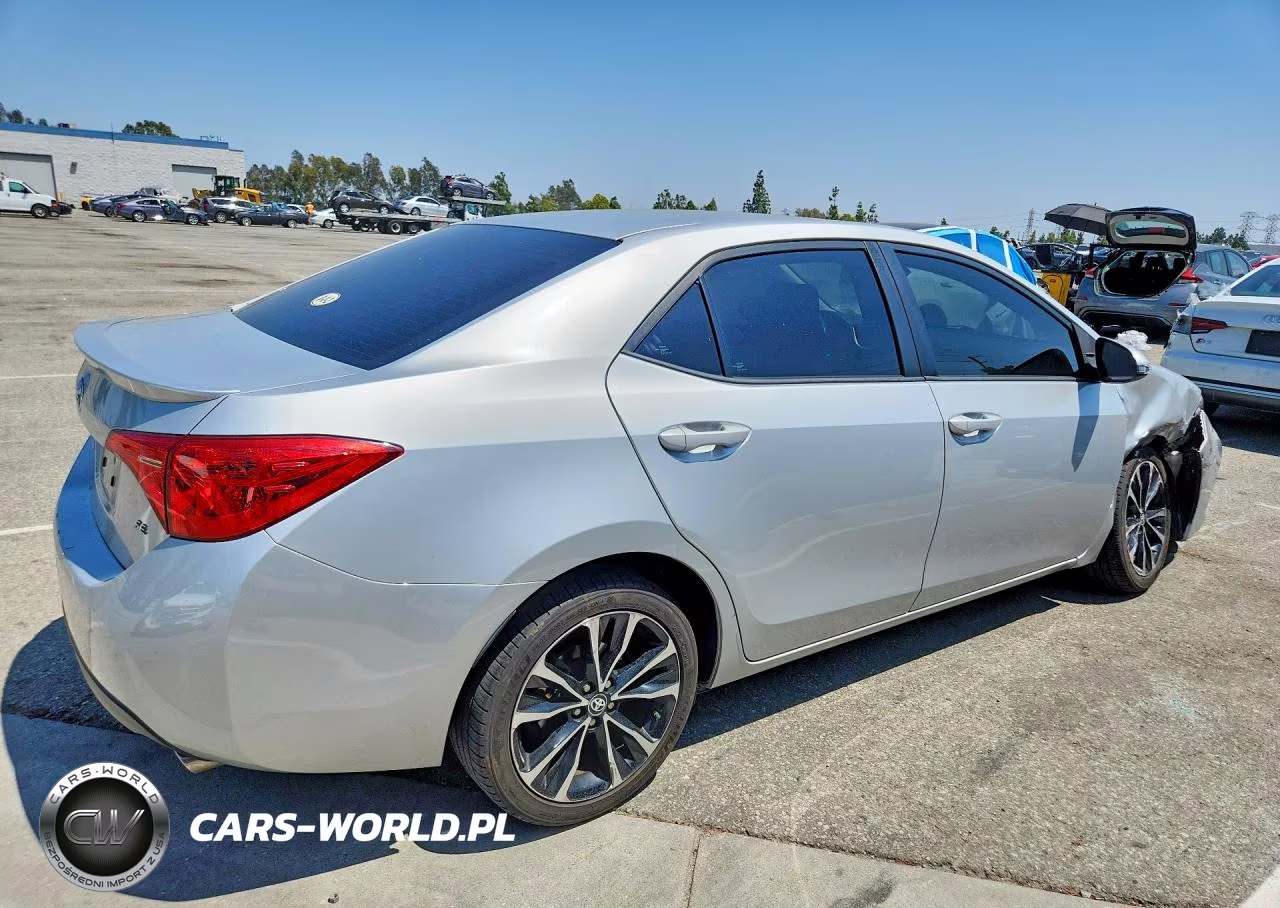 2018 Toyota Corolla Se VIN:5YFBURHE3JP785381 - 3