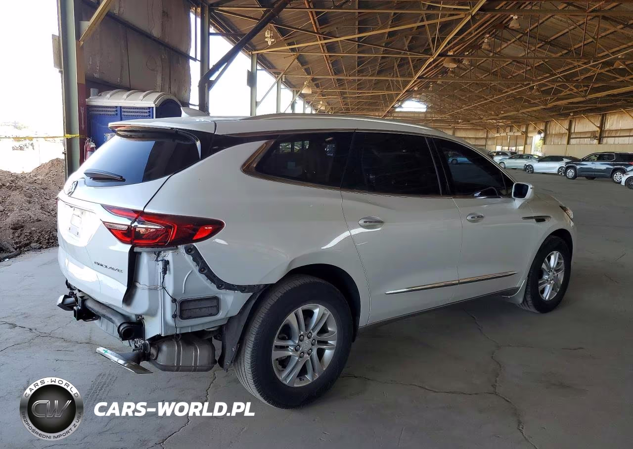 2018 Buick Enclave Essence VIN:5GAERBKW7JJ212755 - 3