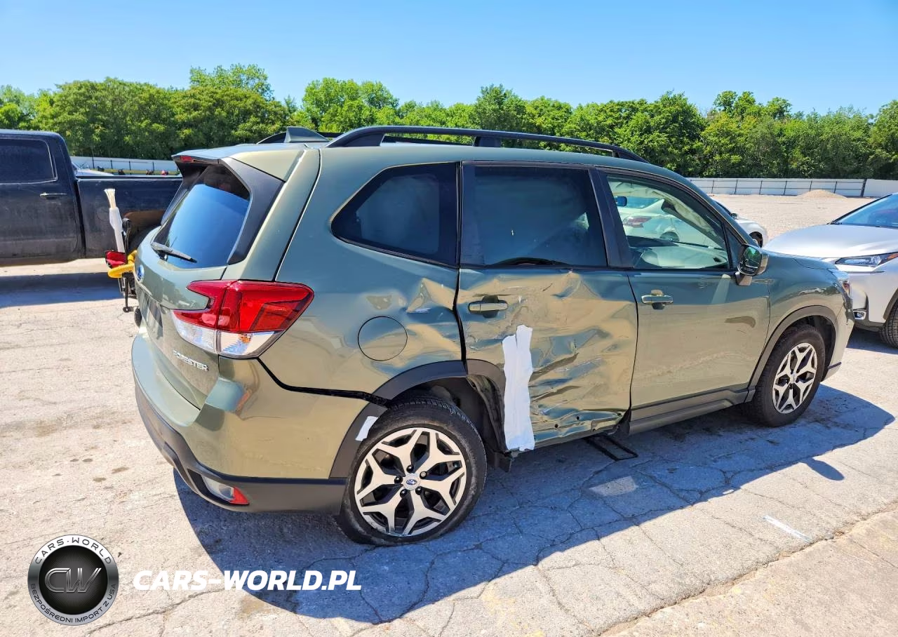 2021 Subaru Forester Premium VIN:JF2SKAJC7MH586741 - 3
